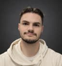 Portrait de Nolan Liogier, développeur Full Stack et DevOps chez Kodokod